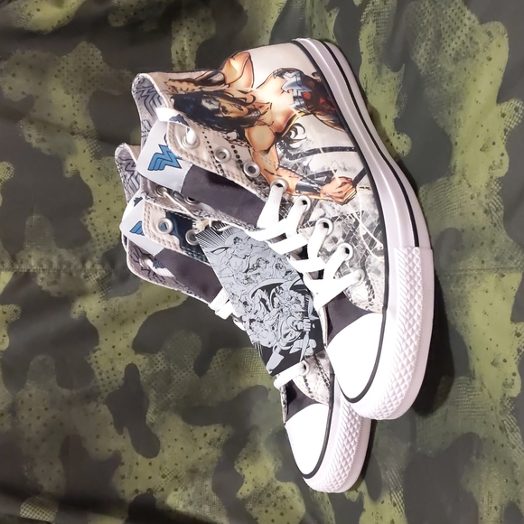 NWT Wonder Woman Converse Chuck Taylor All Star - Picture 8 of 11
